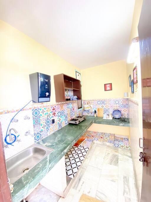 Sukoon ,cozy ,private & Regal Terrace New Delhi